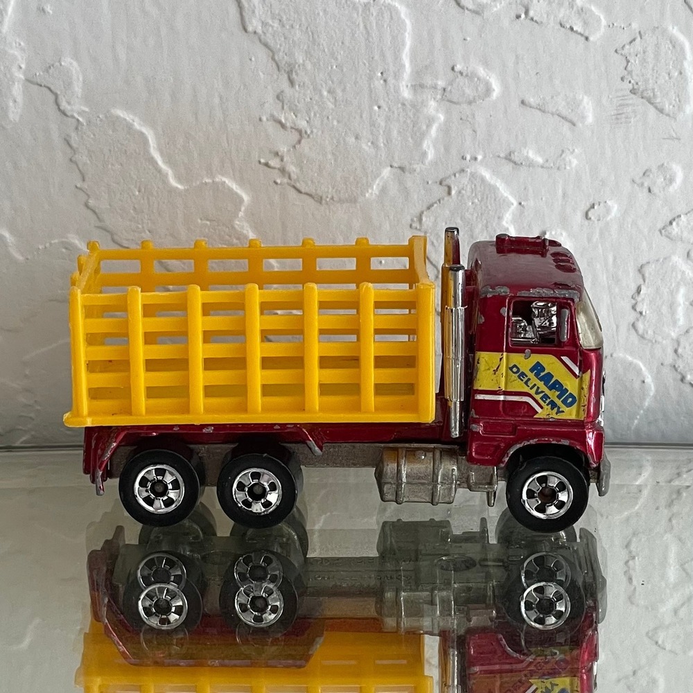 Vintage 1981 Ford Stake Bed Truck HOT WHEELS Dump Bed Red/Yellow‎